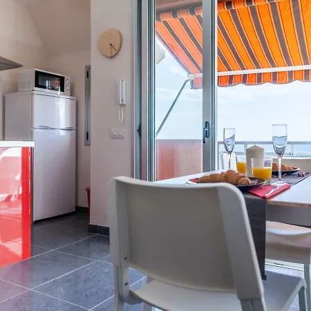 Sunset On The Sea Apartment